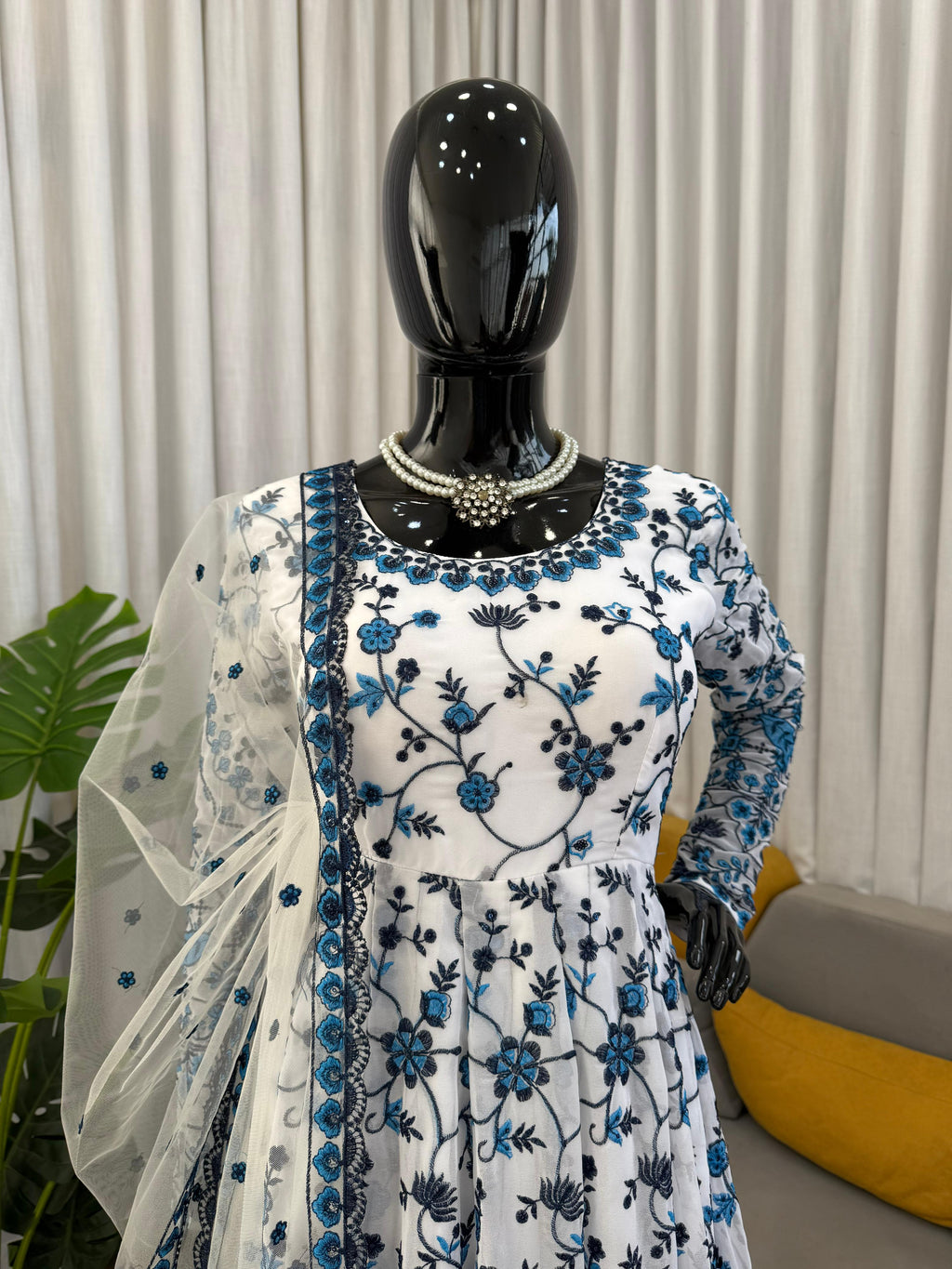 ✨👑 Royal Anarkali Suit Set – Grace Meets Glamour 👑✨