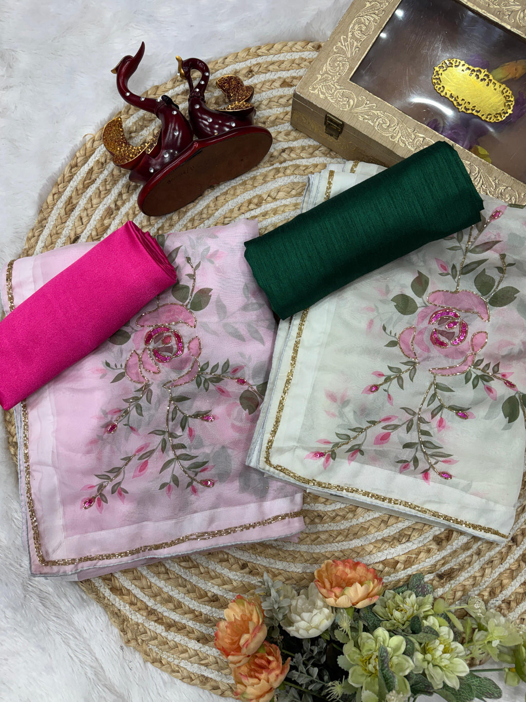 Elegant Floral Silk Saree – Timeless Beauty Redefined ✨🌸