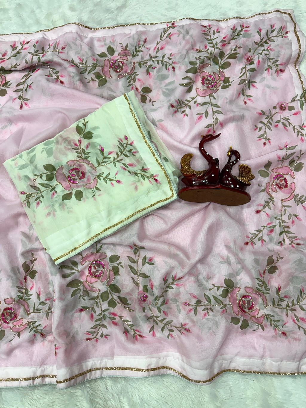 Elegant Floral Silk Saree – Timeless Beauty Redefined ✨🌸