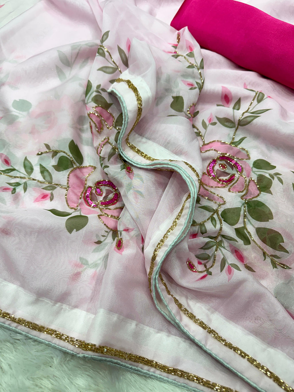 Elegant Floral Silk Saree – Timeless Beauty Redefined ✨🌸