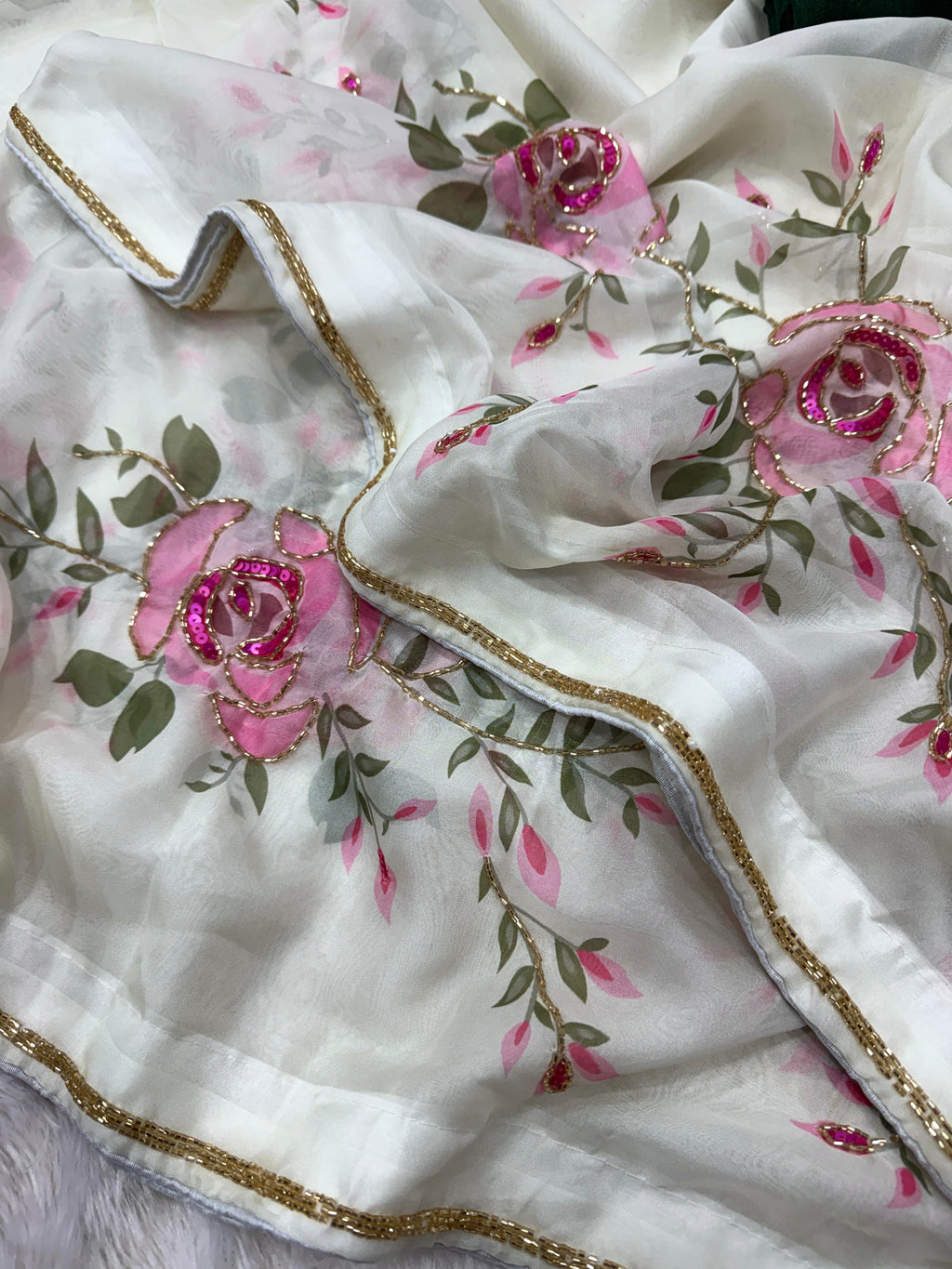 Elegant Floral Silk Saree – Timeless Beauty Redefined ✨🌸