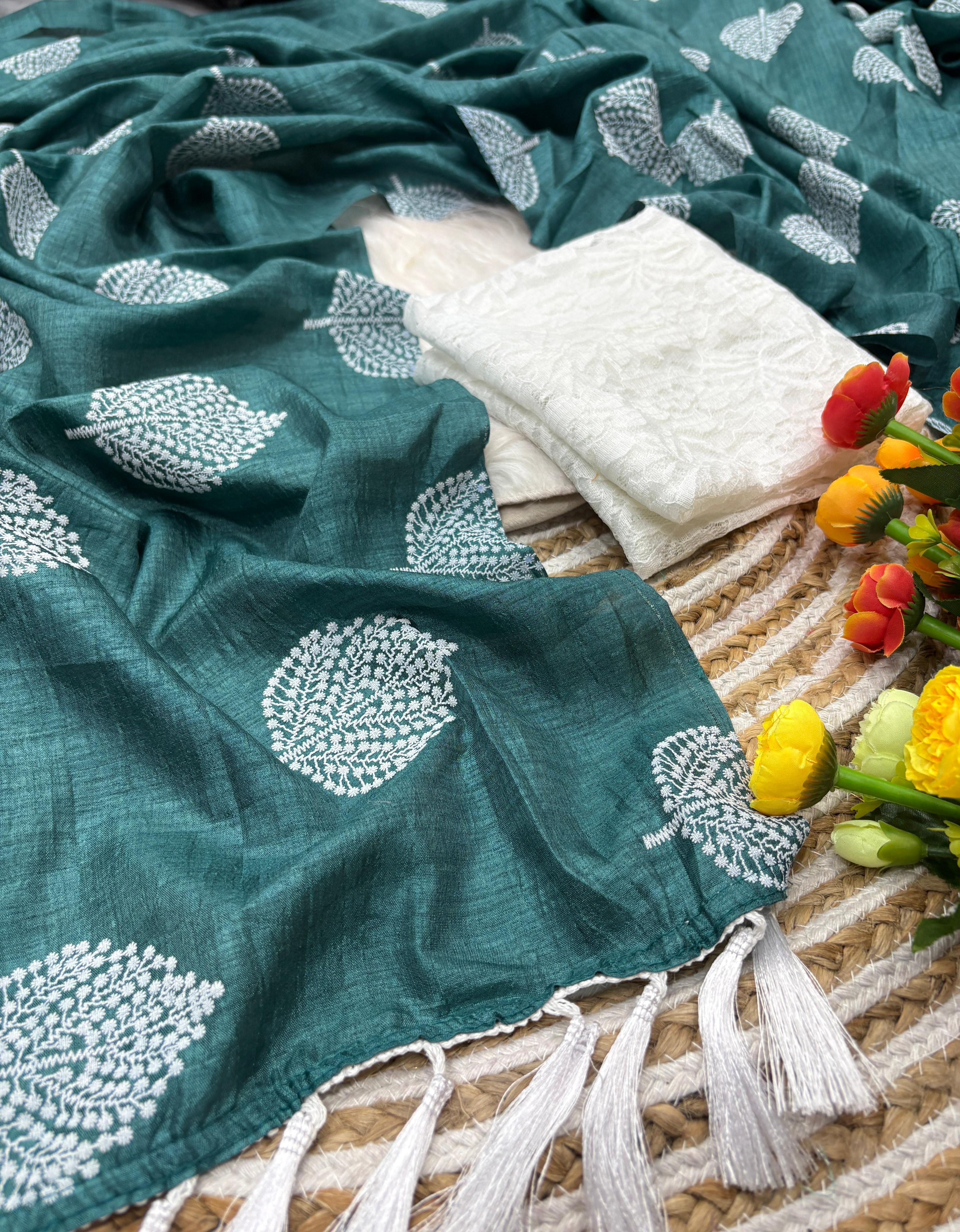 ✨ Premium Soft Silk Foil Butta Saree with Heavy Tassels & Fancy Latkan 💖