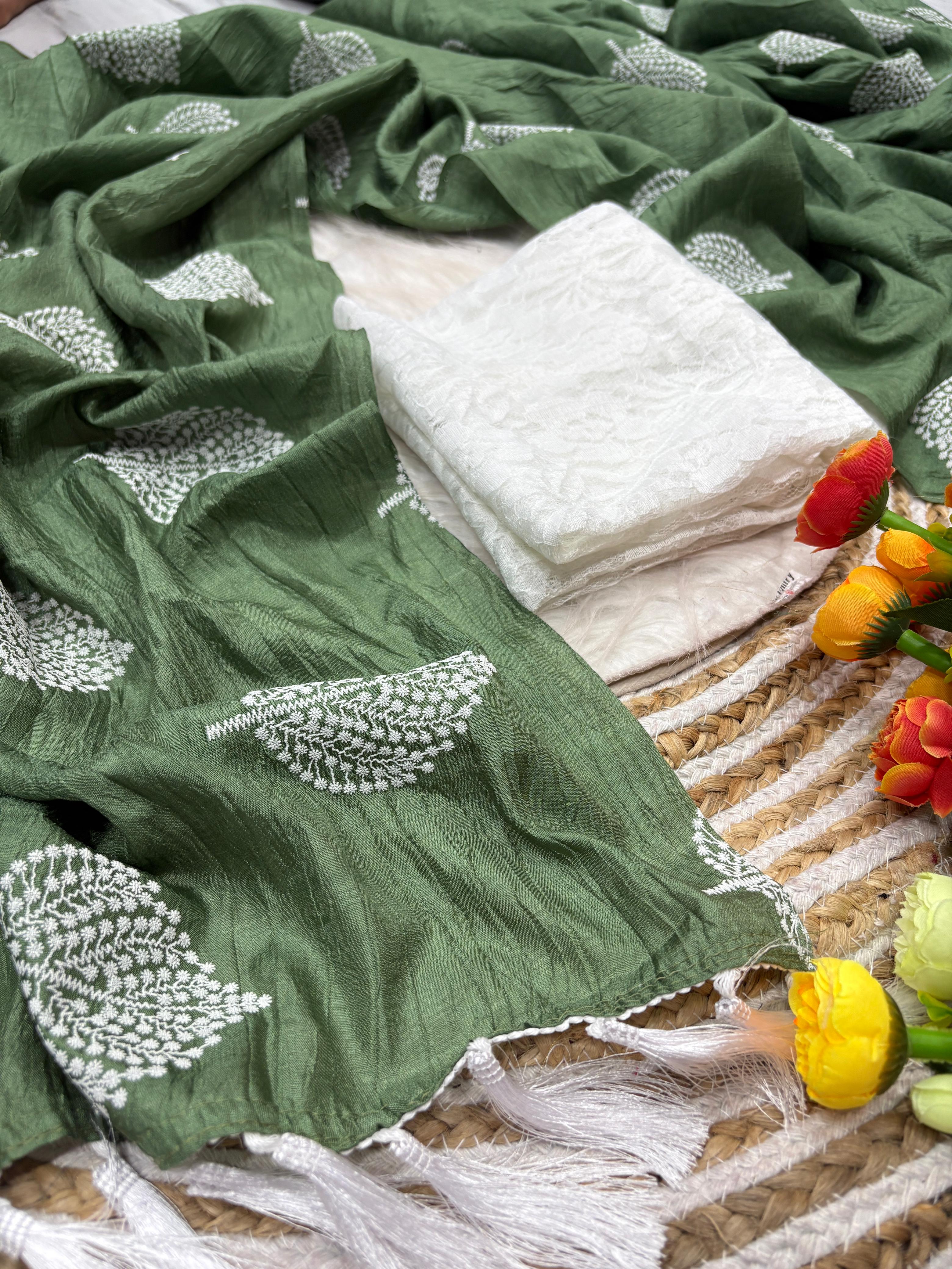 ✨ Premium Soft Silk Foil Butta Saree with Heavy Tassels & Fancy Latkan 💖