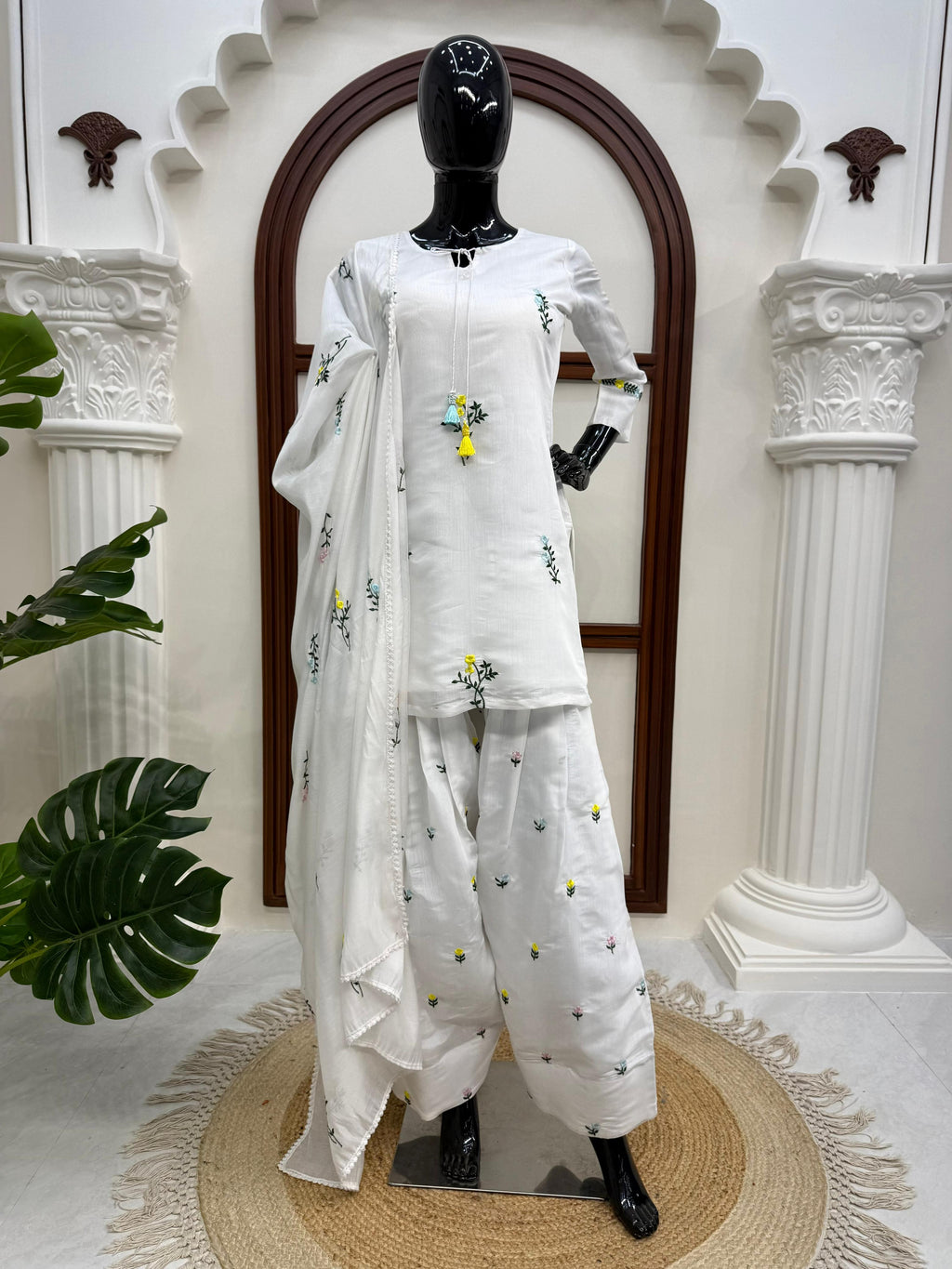 Designer Wear Exclusive Farsi Salwar Suit in Mull Chanderi Fabric Suit