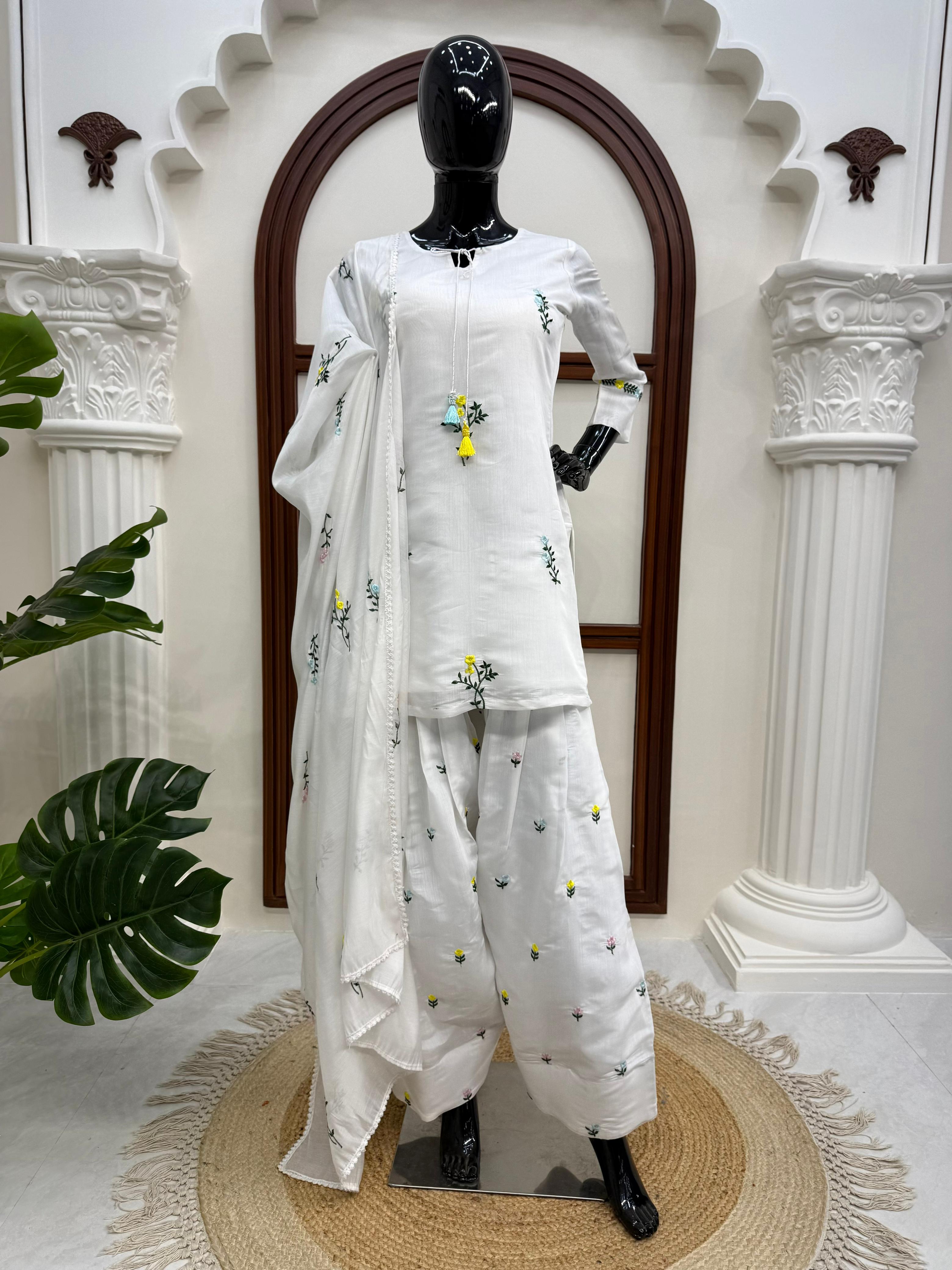 Designer Wear Exclusive Farsi Salwar Suit in Mull Chanderi Fabric Suit