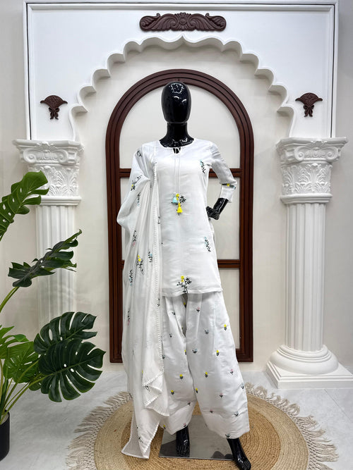 Designer Wear Exclusive Farsi Salwar Suit in Mull Chanderi Fabric Suit