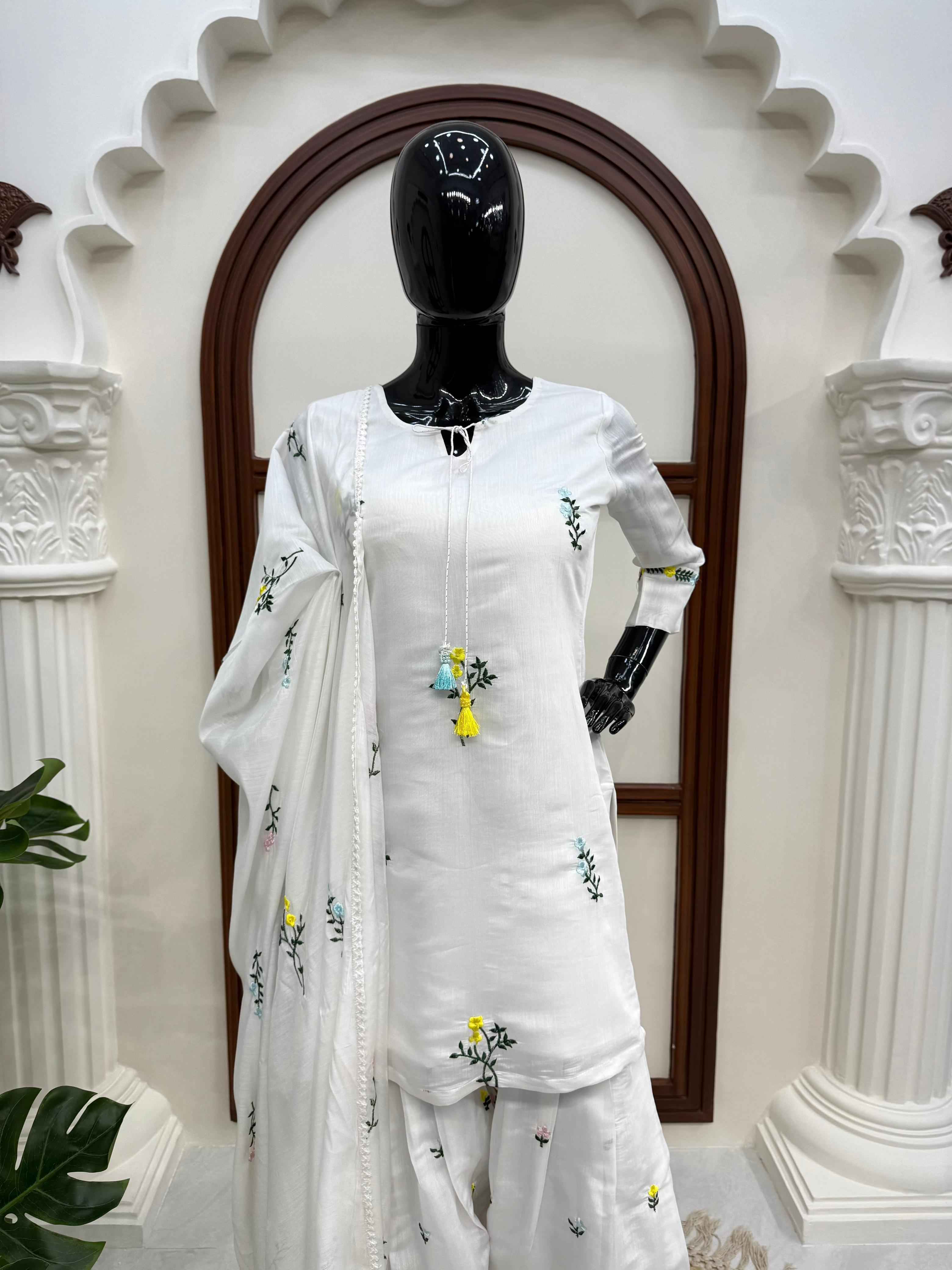 Designer Wear Exclusive Farsi Salwar Suit in Mull Chanderi Fabric Suit